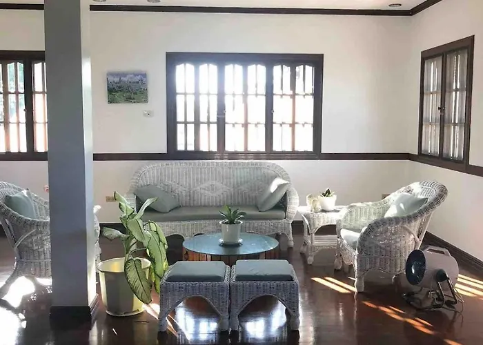 House With Private Pool And Extensive Garden ヴィラ *