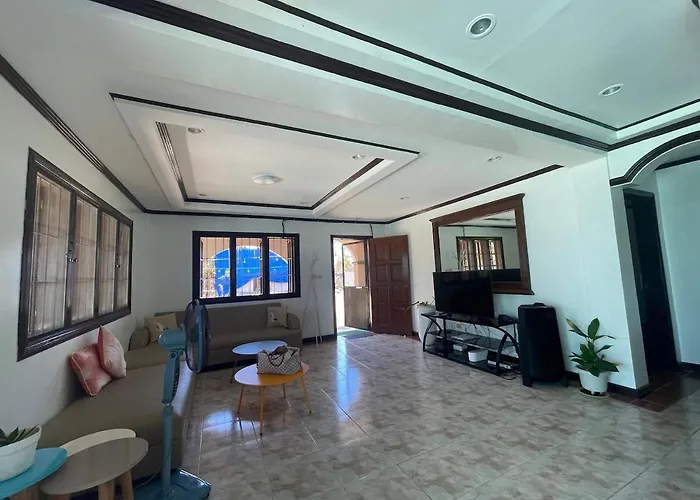 House With Private Pool And Extensive Garden *